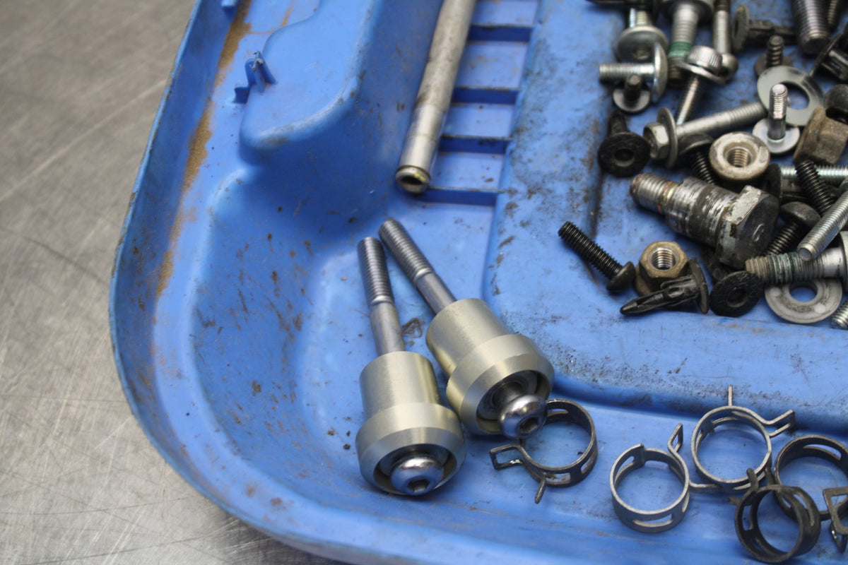 15-17 YAMAHA FJ09 MOUNTING BOLTS HARDWARE SCREWS BB906
