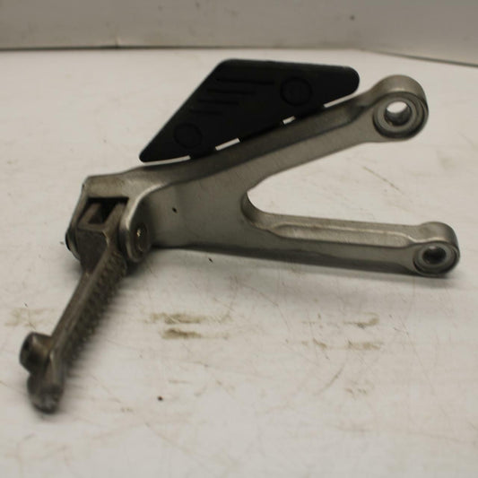 07 YAMAHA YZF R6 2c0 LEFT REARSET REAR SET DRIVER FOOT PEG BRACKET MOUNT BB284