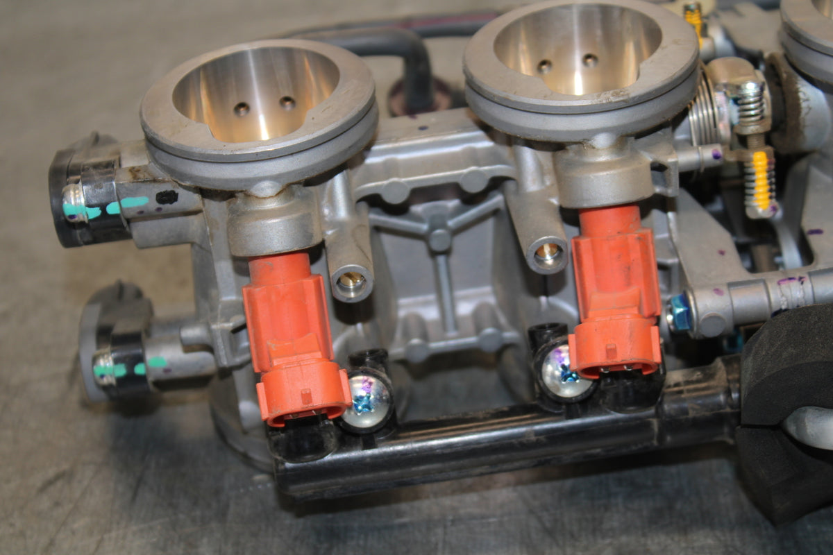 19-23 KAWASAKI NINJA ZX6R MAIN FUEL INJECTORS / THROTTLE BODIES BB701