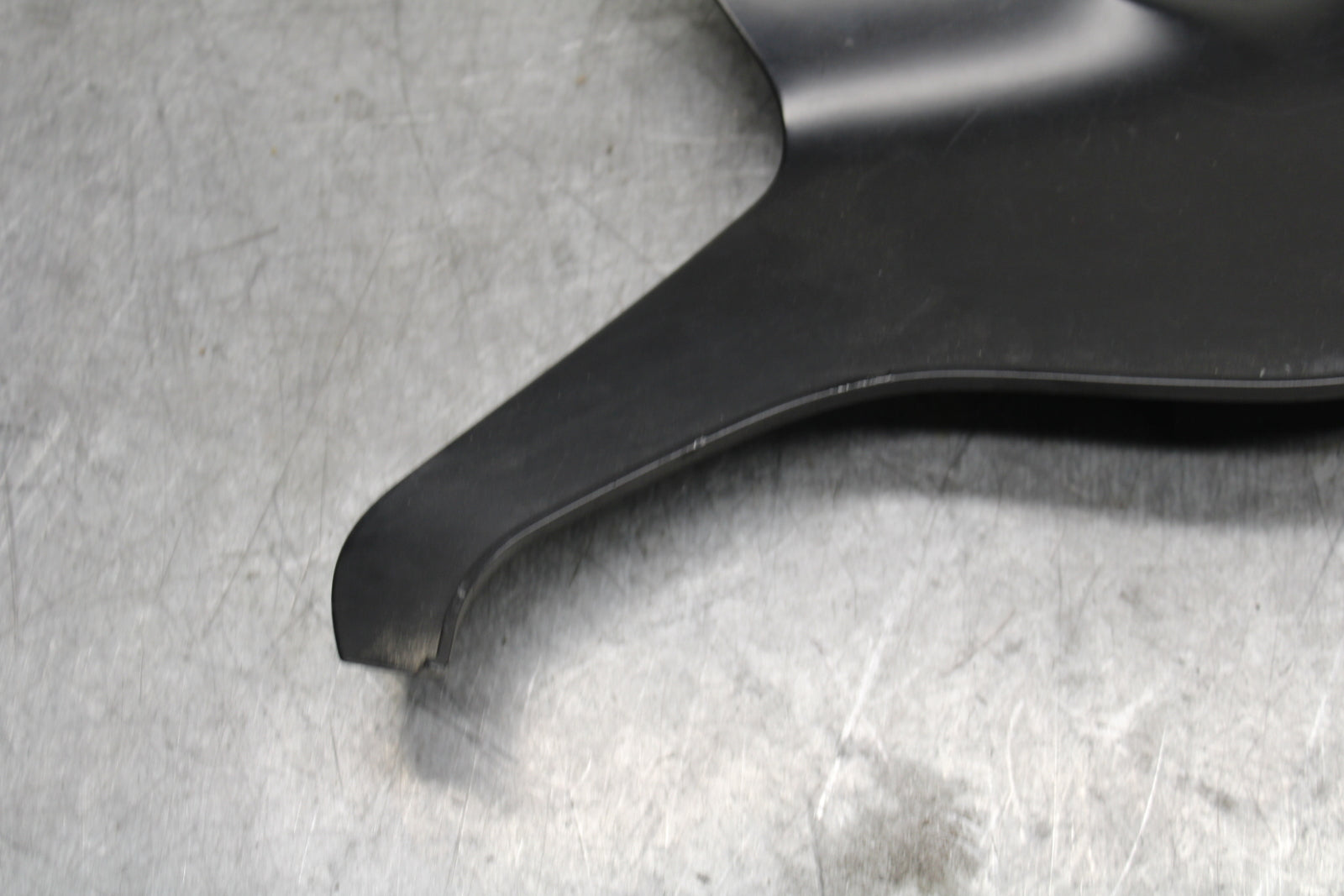 13-18 KAWASAKI NINJA ZX6R CENTER REAR BACK TAIL FAIRING COWL  BB682