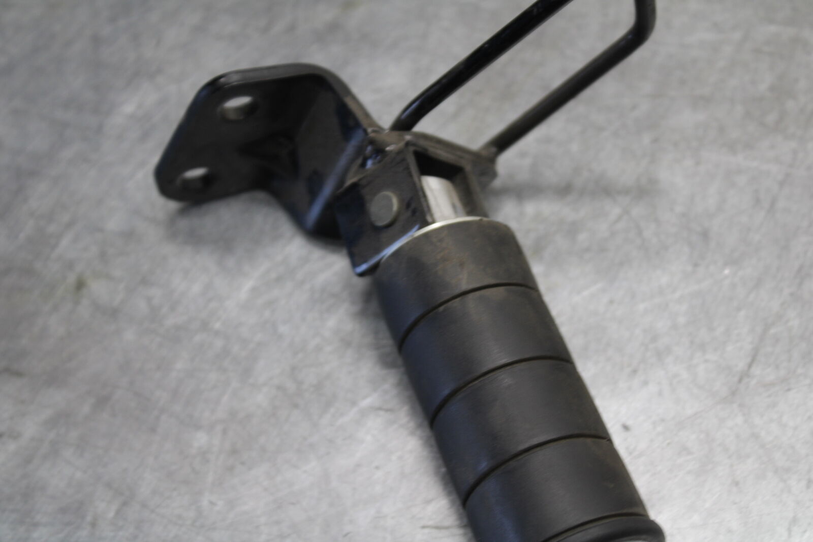 05-06 SUZUKI BOULEVARD M50 REAR PASSENGER FOOT STEP PEG BB671