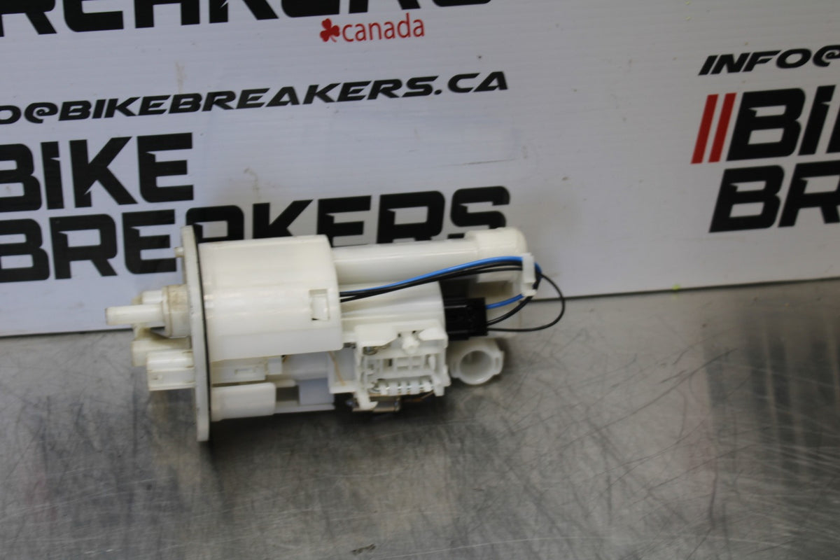 04-05 YAMAHA YZF R1 FUEL PUMP GAS PETROL SENDER UNIT  BB173