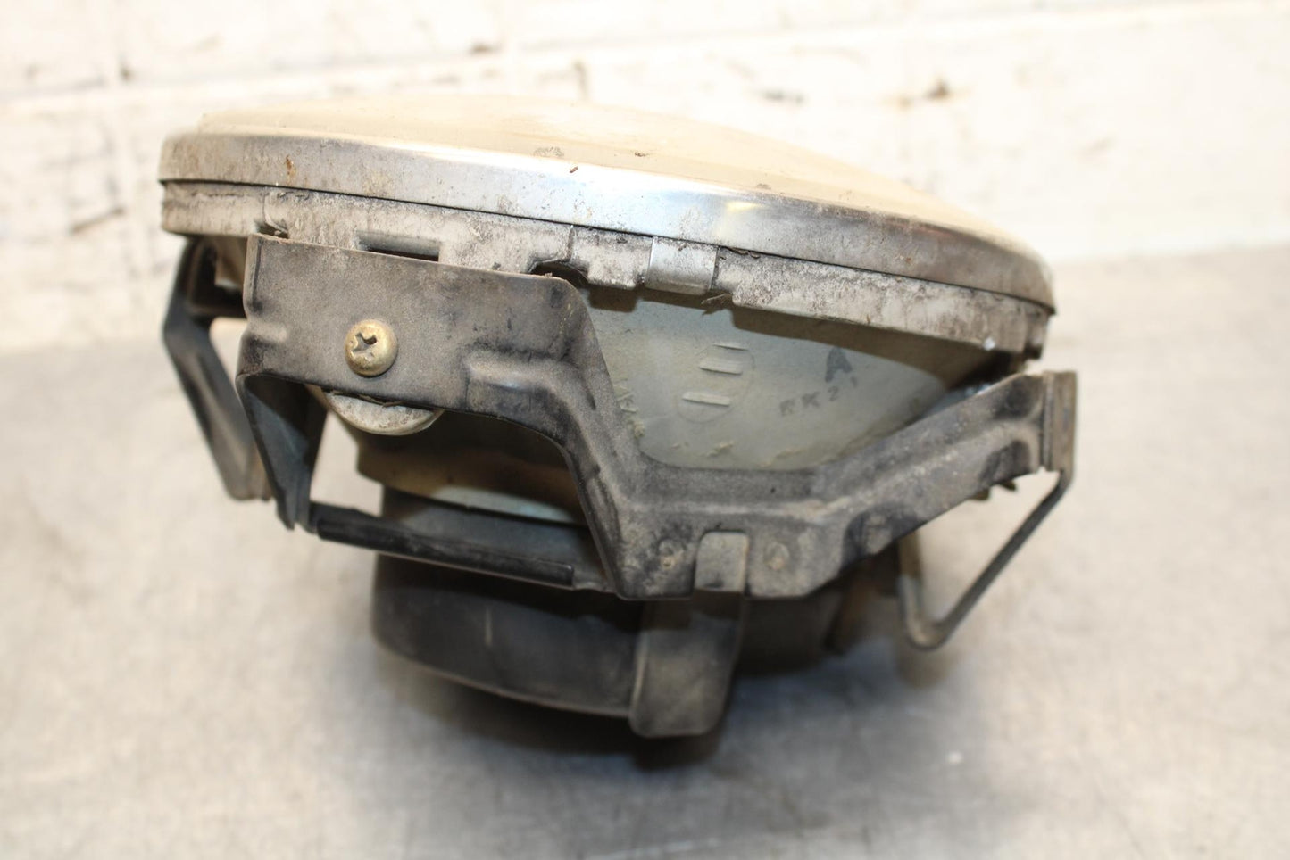 2005 Kawasaki Vulcan 1500 VN1500N Classic SINGLE HEADLIGHT HEAD LAMP LIGHT BB576