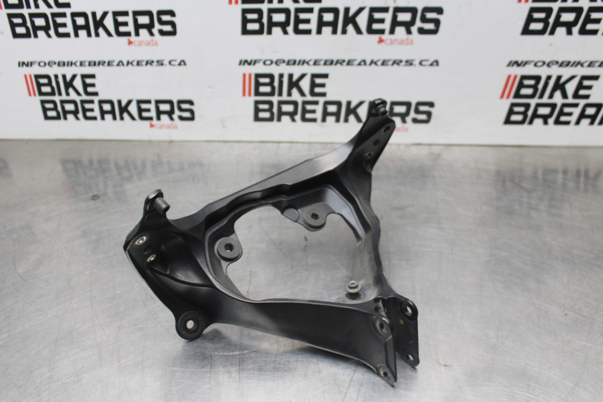 06-07 SUZUKI GSXR750 UPPER FAIRING MIRROR GAUGES STAY BRACKET BB863