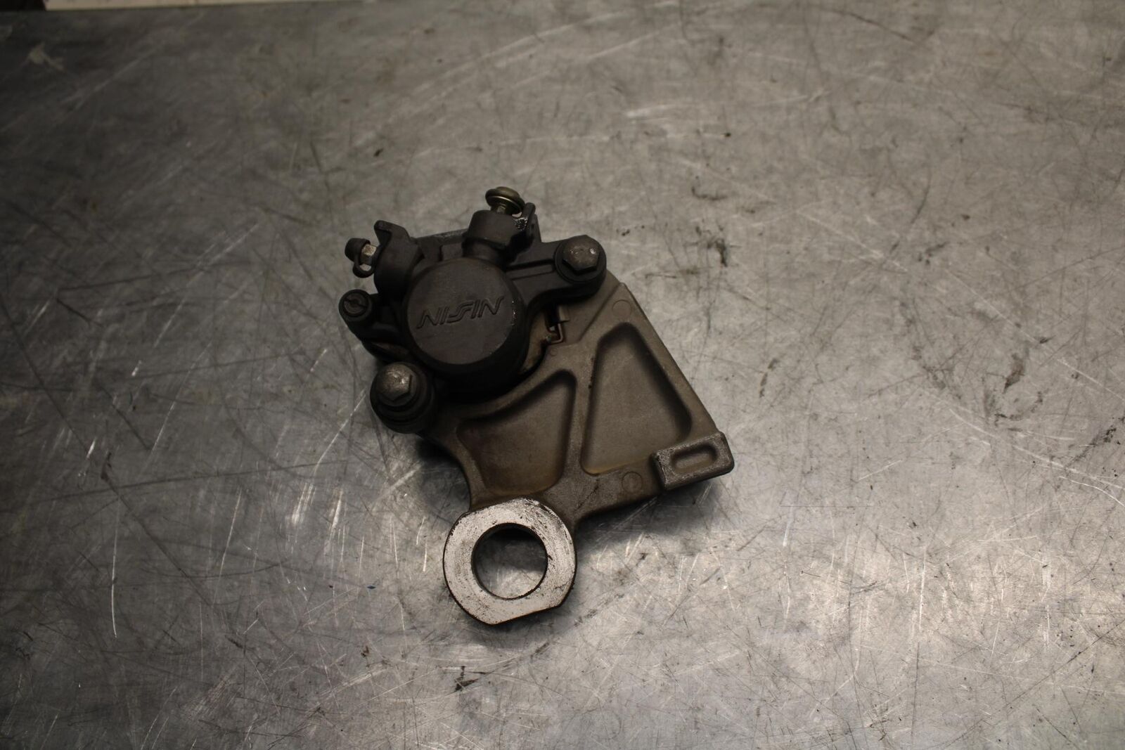 2007 Yamaha YZF R6 REAR BACK BRAKE CALIPER W MOUNT BRACKET BB525