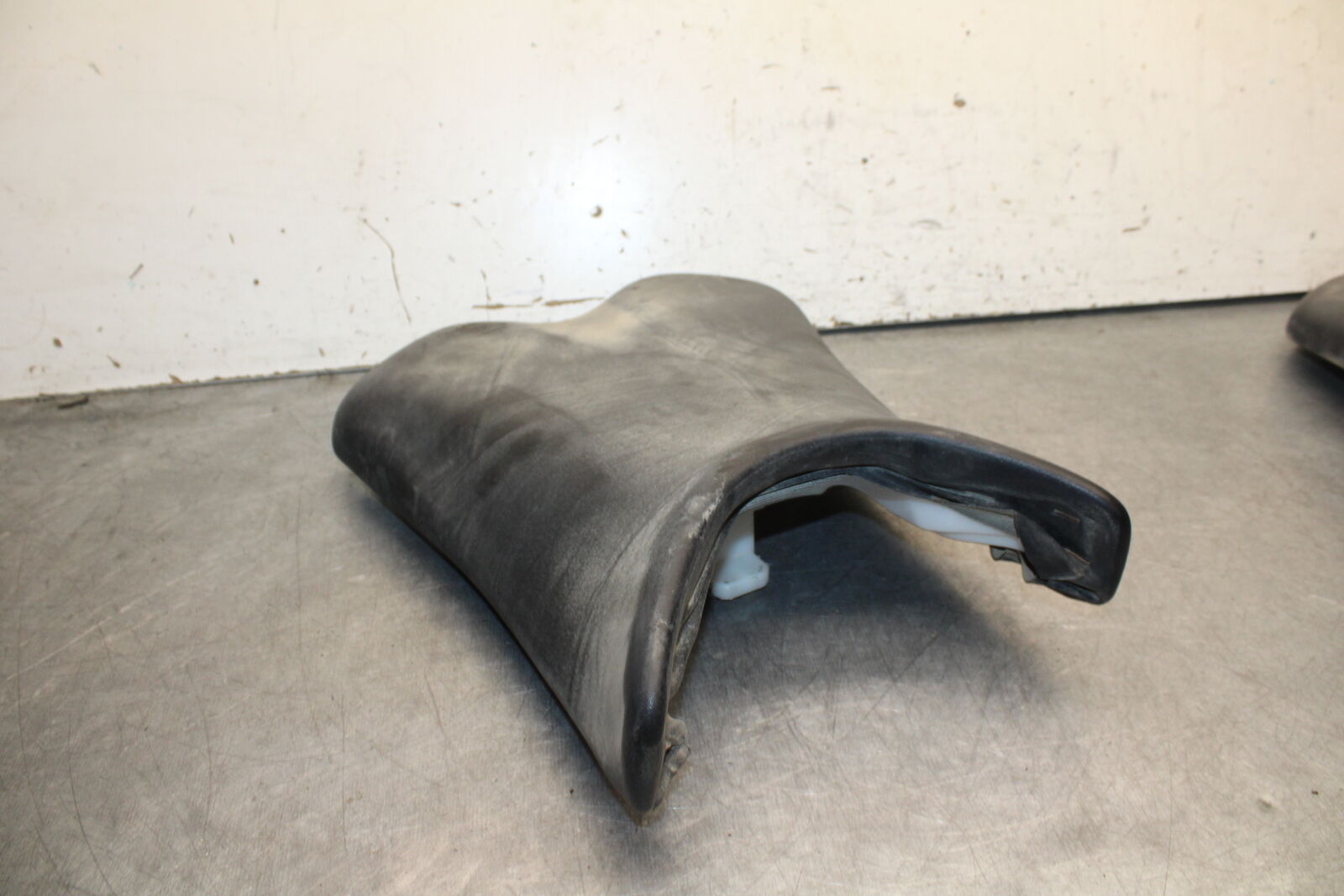 09-15 YAMAHA FZ6R FRONT DRIVERS SEAT PAD SADDLE PILLION  BB686