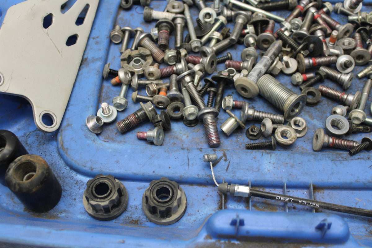 24 KAWASAKI NINJA ZX6R ZX636 ABS 40TH ANNIVERSARY MOUNTING BOLTS SCREWS BB911