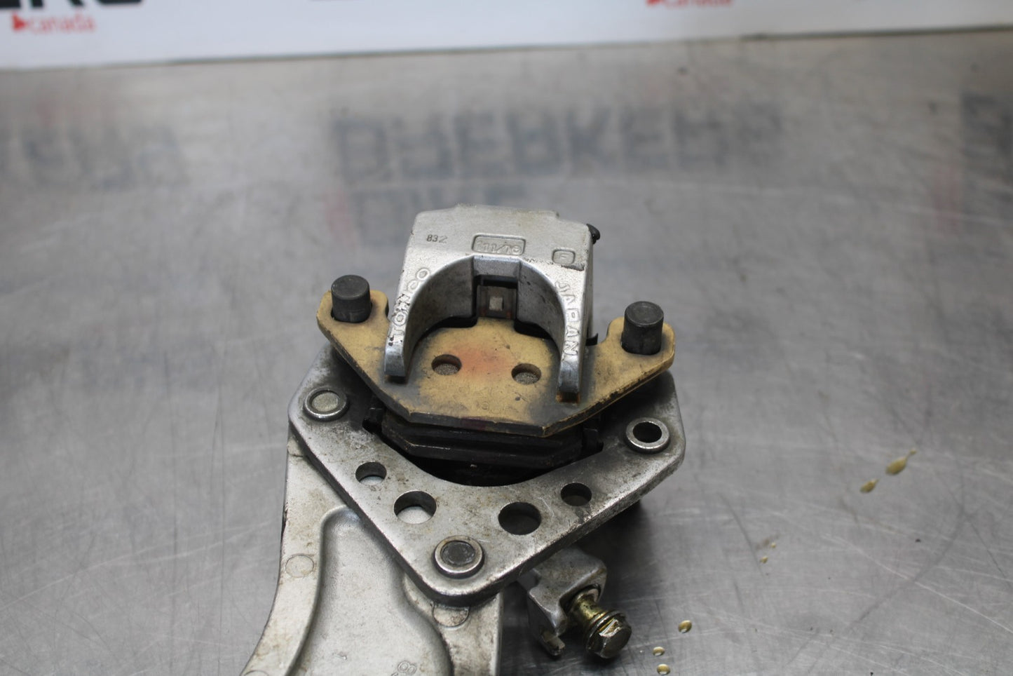 03-08 KAWASAKI VULCAN 1600 REAR BACK BRAKE CALIPER W MOUNT BRACKET BB196