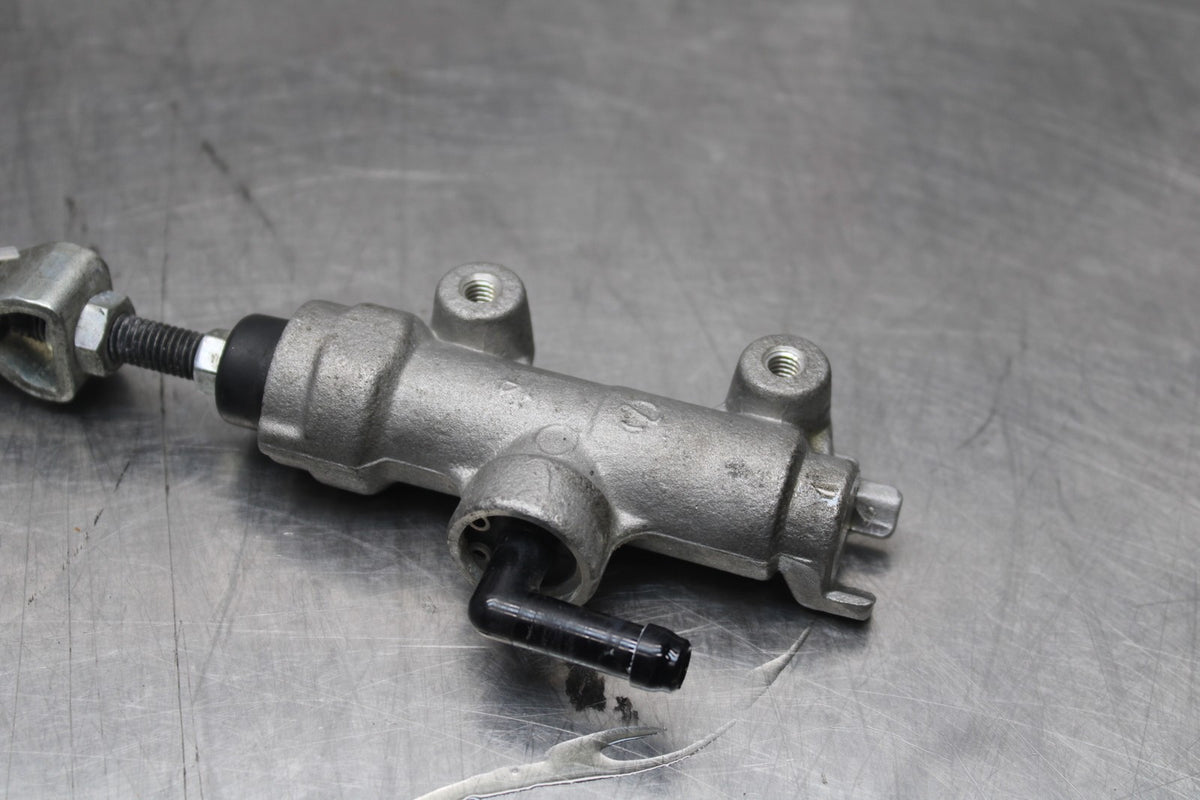 08-10 SUZUKI GSXR 600 REAR BACK BRAKE MASTER CYLINDER BB765
