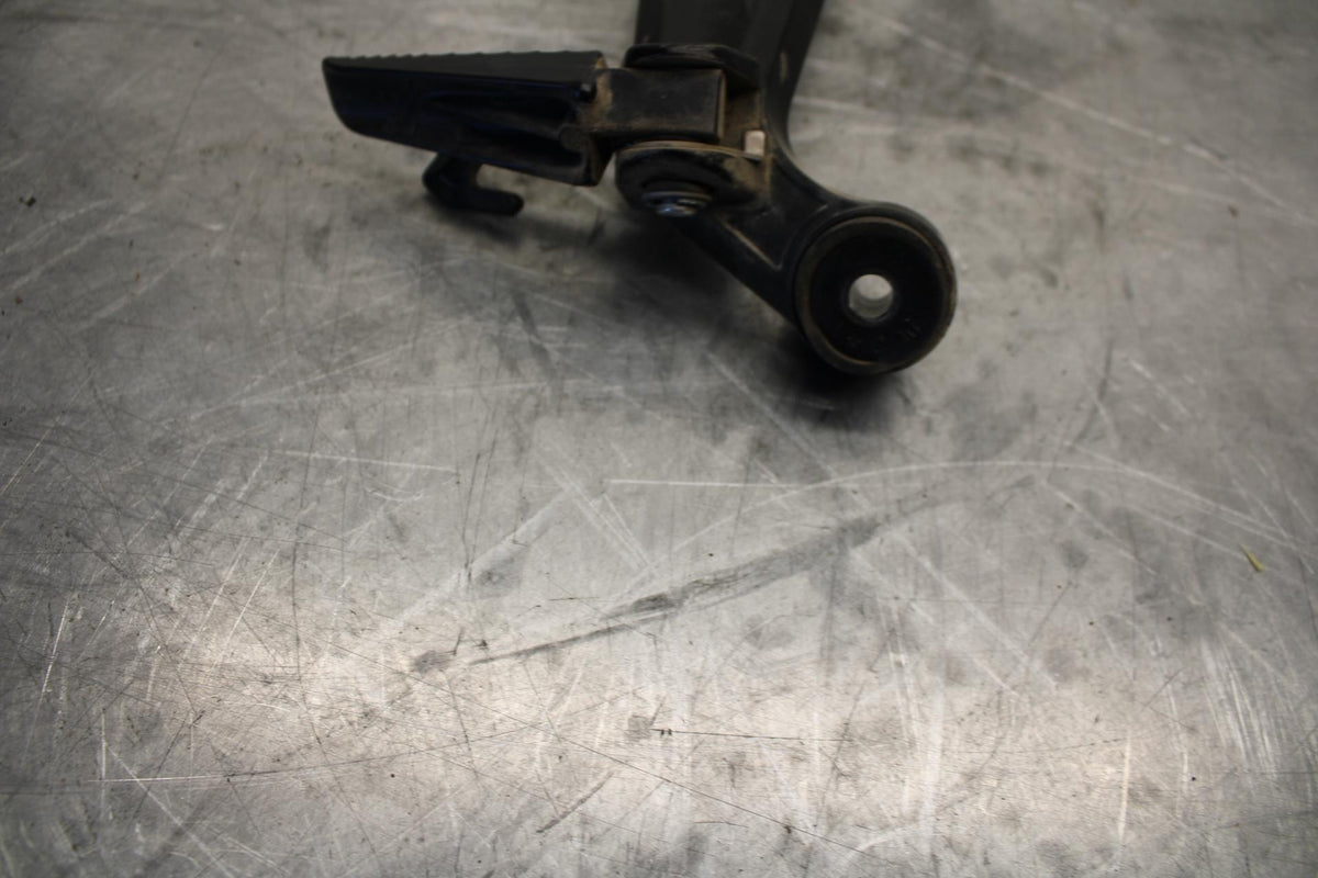 15-21 SUZUKI GSXR600 RIGHT REAR BACK PASSENGER PEG BB463