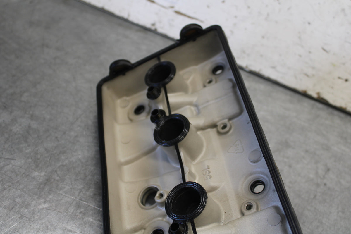 08-09 YAMAHA YZF R6S VALVE COVER  BB690