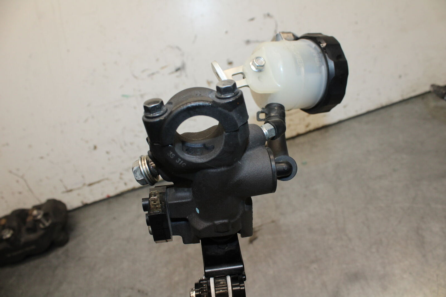 08-09 SUZUKI GSXR600 FRONT BRAKE MASTER CYLINDER w/ LEVER BB728