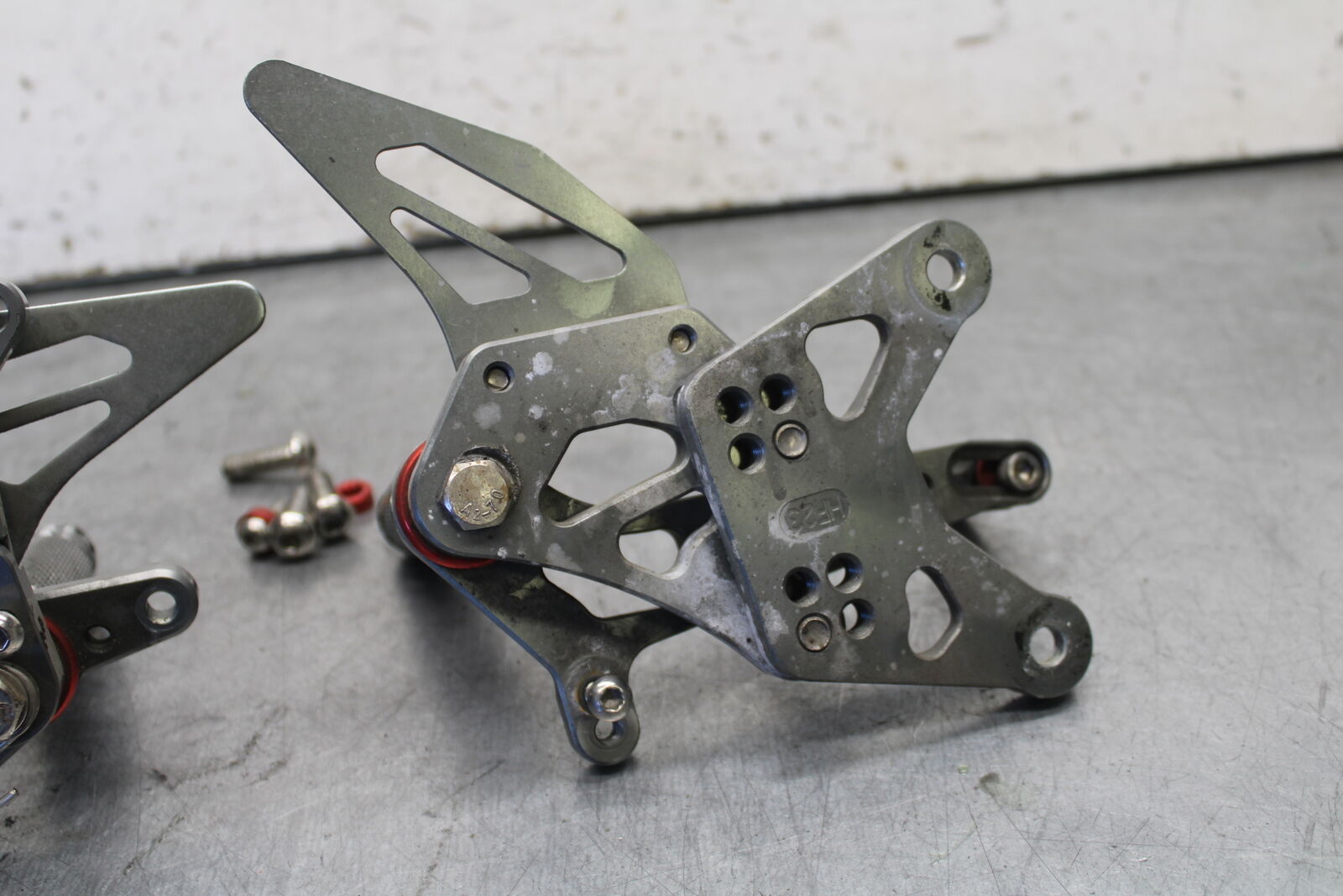 09-12 KAWASAKI NINJA ZX6R RIGHT LEFT REARSETS REAR SET DRIVER FOOT PEGS  BB698