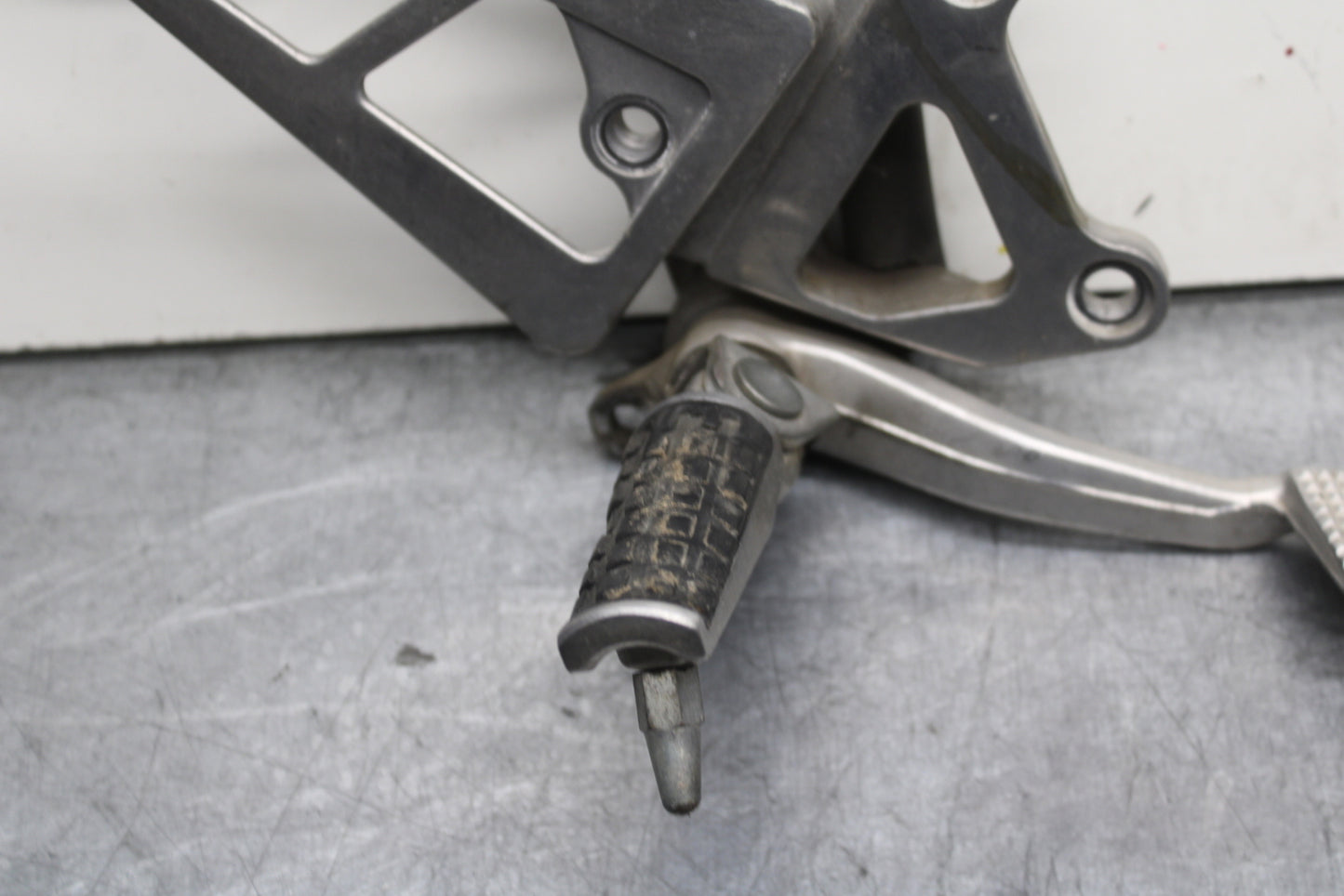 93-94 KAWASAKI NINJA ZX7R RIGHT REARSET REAR SET DRIVER FOOT PEG REST STOP BB124