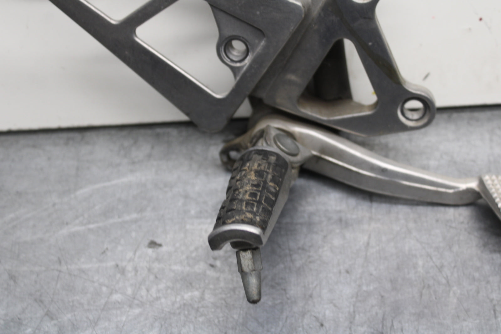 93-94 KAWASAKI NINJA ZX7R RIGHT REARSET REAR SET DRIVER FOOT PEG REST STOP BB124