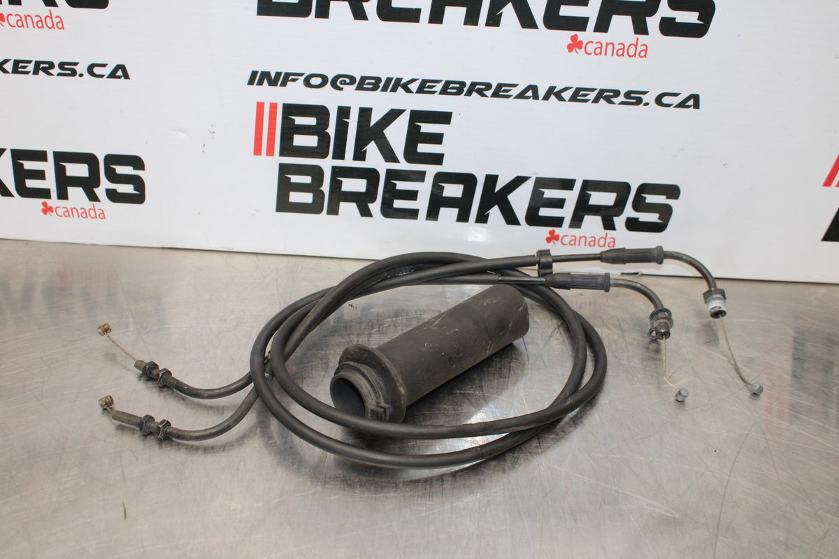 05 TRIUMPH ROCKET III THROTTLE CABLES LINES BB186