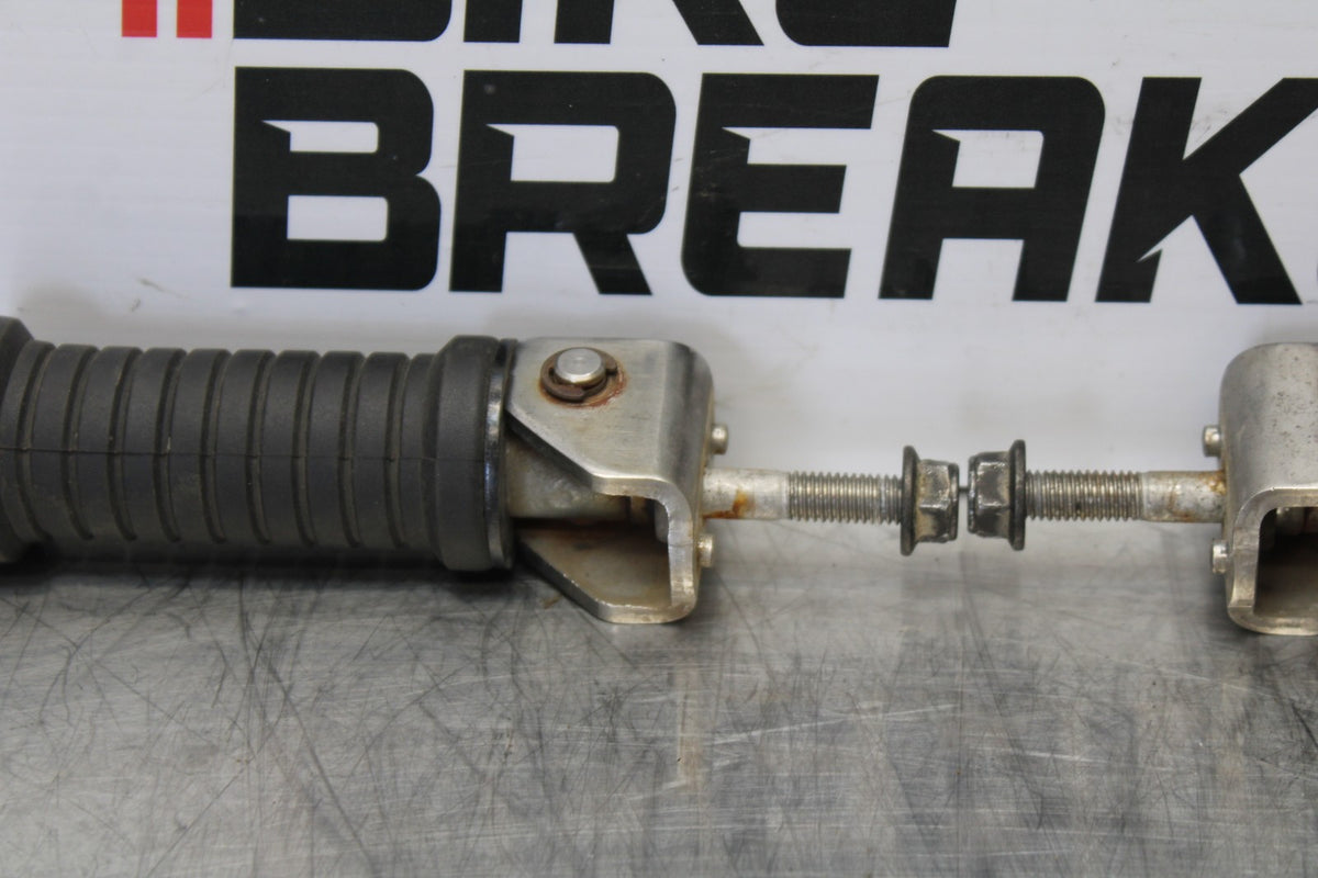 05 TRIUMPH ROCKET III REAR PASSENGER FOOT STEP PEG BB186