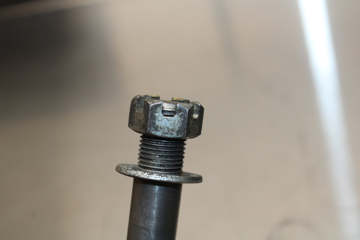86 SUZUKI GS750ES REAR AXLE BACK WHEEL RIM PIVOT BOLT AXEL BB140