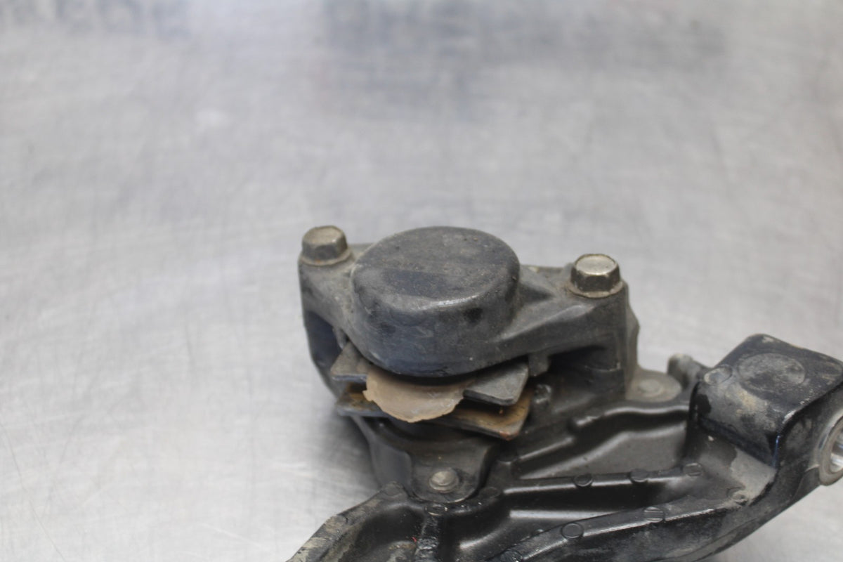 08 YAMAHA V STAR 1100 XVS1100AW CLASSIC REAR BRAKE CALIPER MOUNT BRACKET BB916