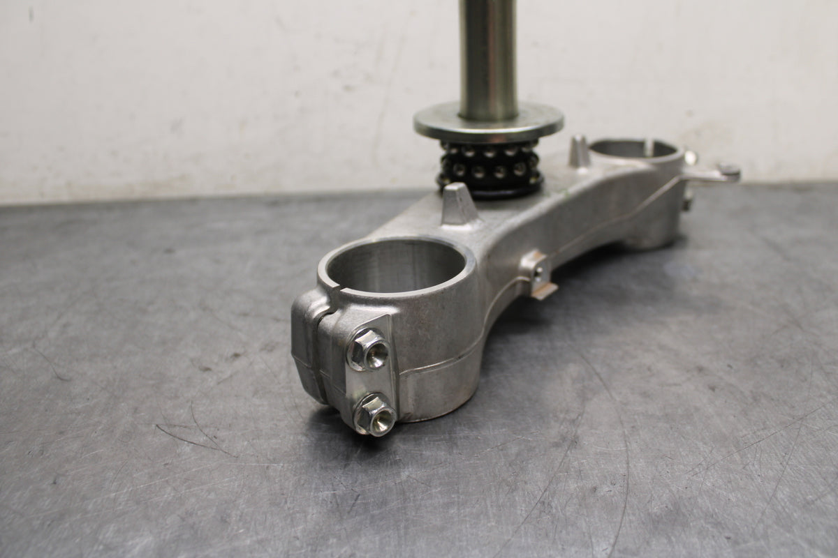 06-07 SUZUKI GSXR750 FRONT FORKS CLAMP LOWER TRIPLE TREE STEM BB132