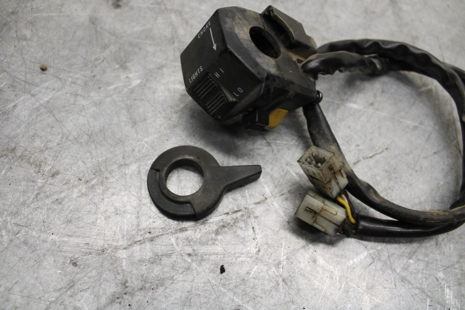 1993 Suzuki GSXR1100W LEFT CLIP ON HANDLE HORN SIGNALS SWITCH CHOKE BB46
