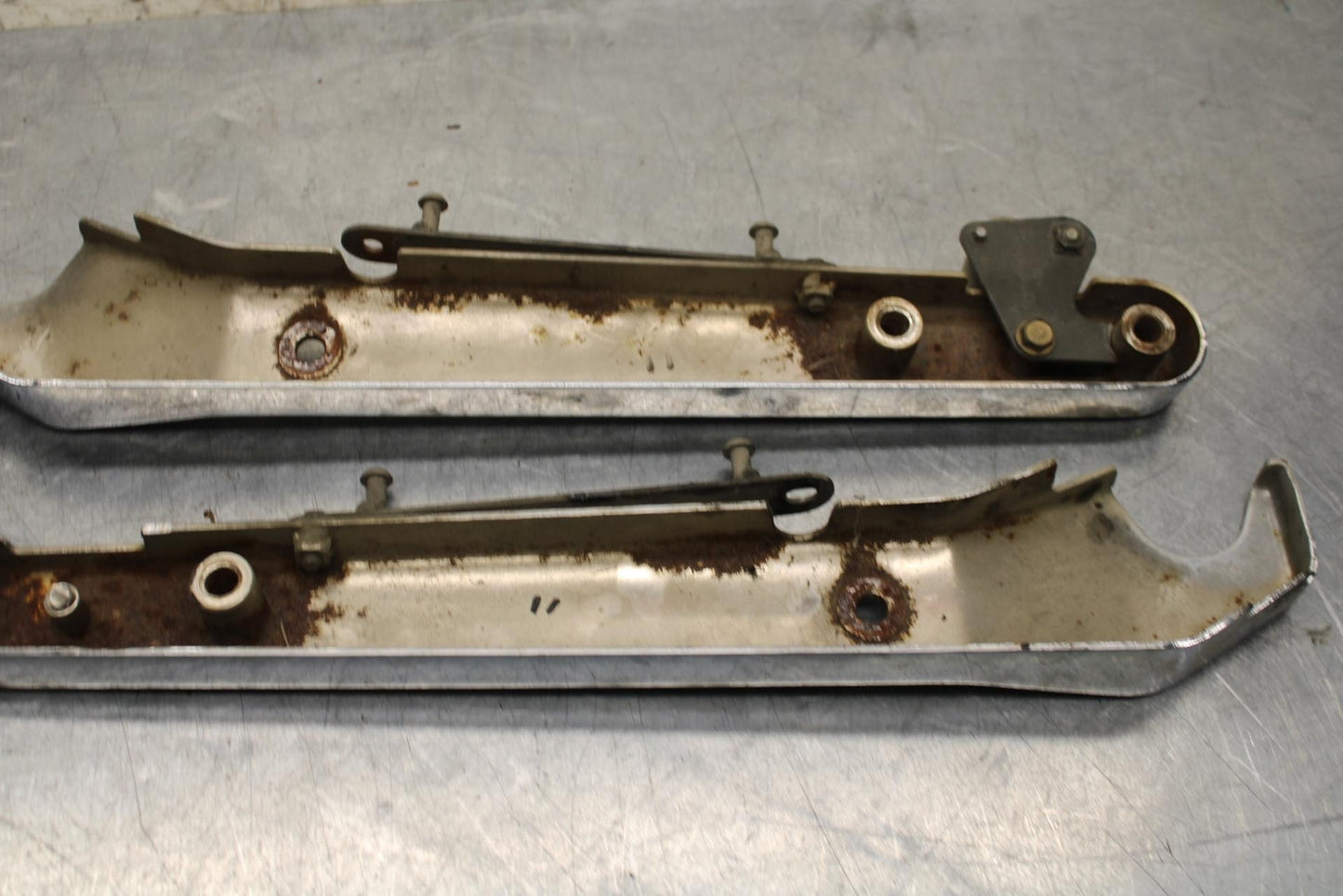 2005 Kawasaki Vulcan 1500 VN1500N Classic REAR BACK FENDER SUPPORT FRAME BB576