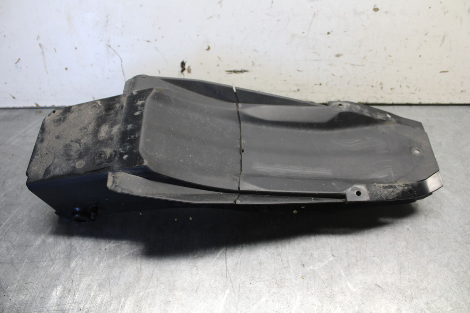 21-24 YAMAHA MT-07 REAR BACK TAIL UNDERTAIL BATTERY TRAY PLASTIC BB662