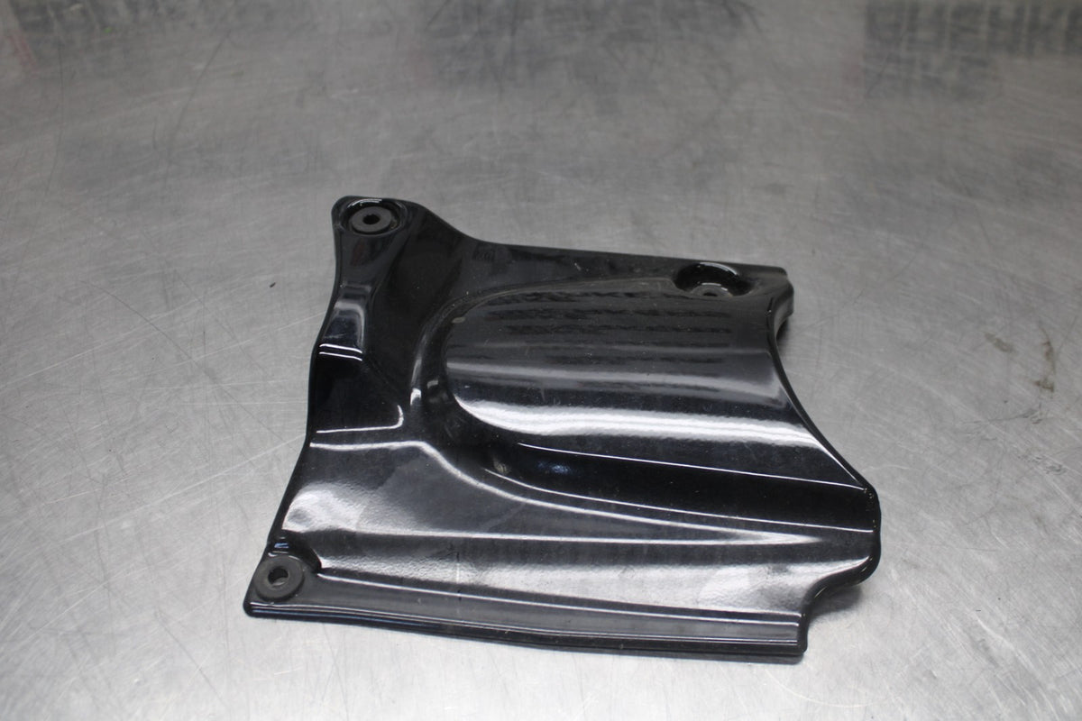 07 SUZUKI BOULEVARD M50 ENGINE SPROCKET SHAFT DRIVE COVER BB897