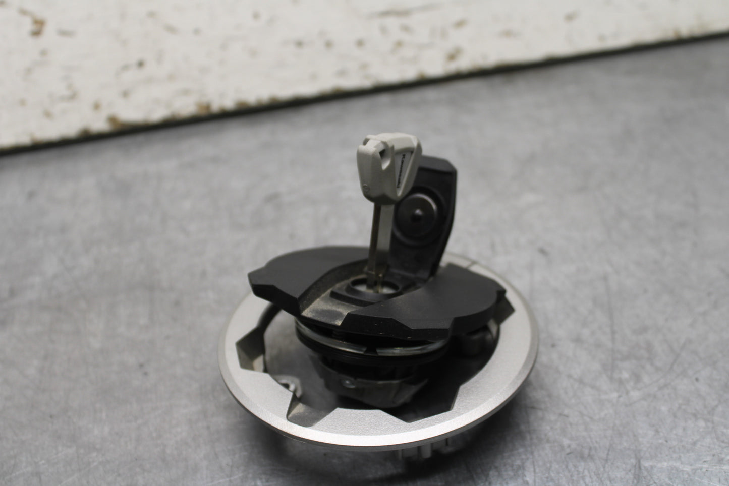 24 KAWASAKI NINJA 500 ABS FUEL TANK GAS CAP BB730