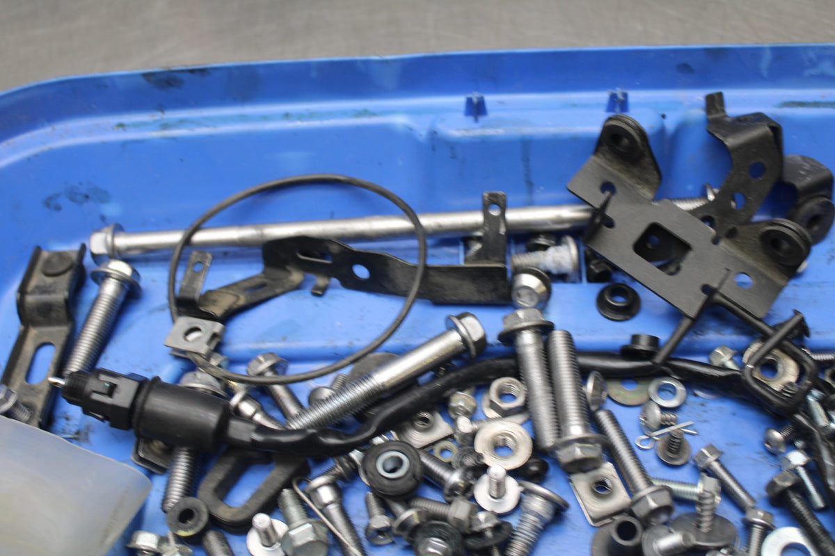 18-26 KAWASAKI Z400 ENGINE MOUNTING BOLTS HARDWARE MOTOR SCREWS BB852