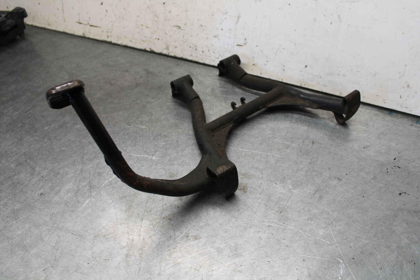 85-86 SUZUKI MADURA 1200 CENTER MAIN STAND  BB691