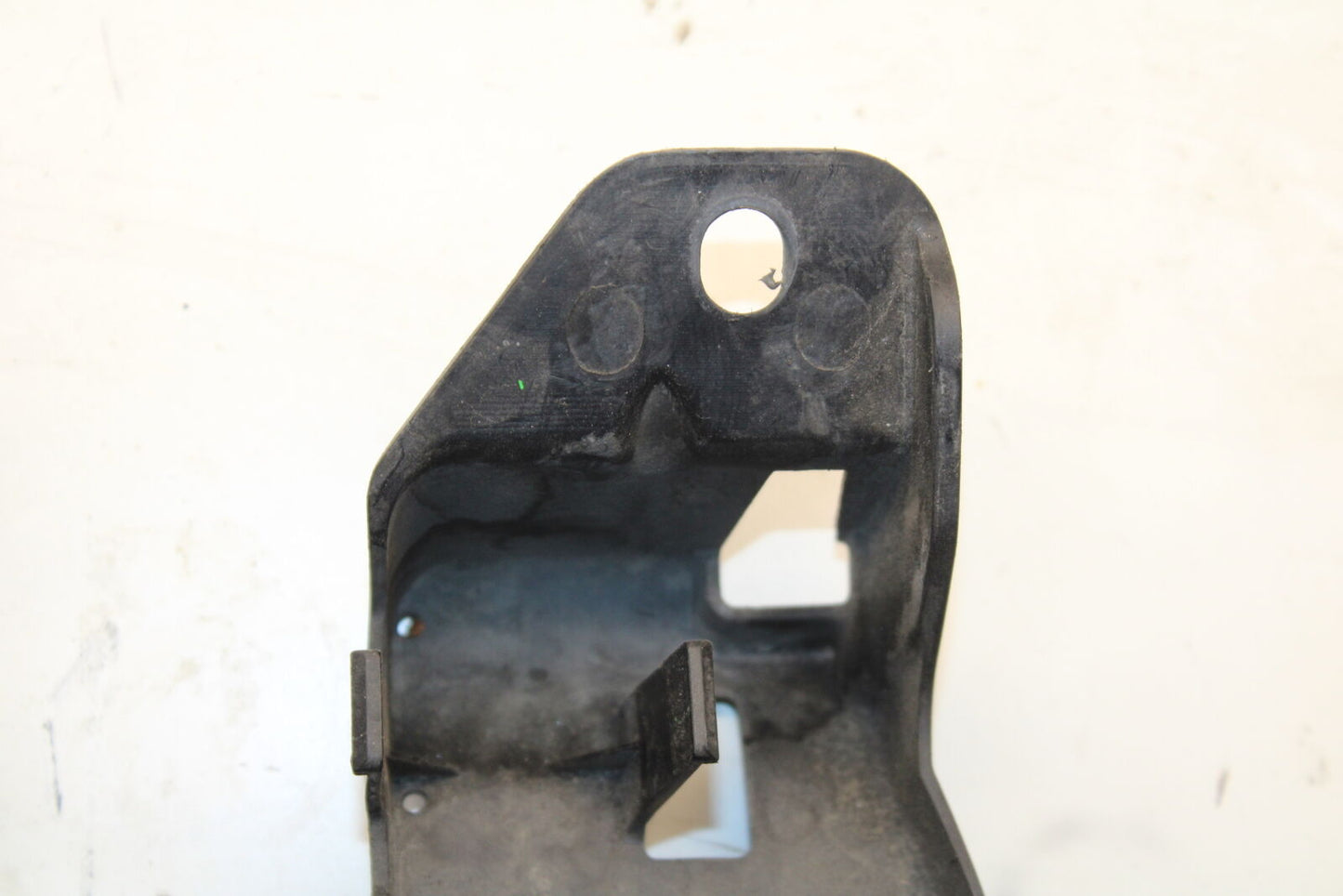 09-12 KAWASAKI NINJA ZX6R ZX600R REAR UNDERTAIL BATTERY TRAY PLASTIC BB656