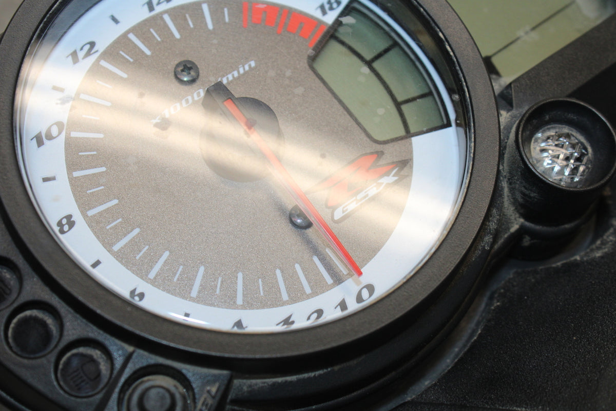 08-10 SUZUKI GSXR 600 SPEEDO TACH GAUGES CLUSTER SPEEDOMETER TACHOMETER   BB721