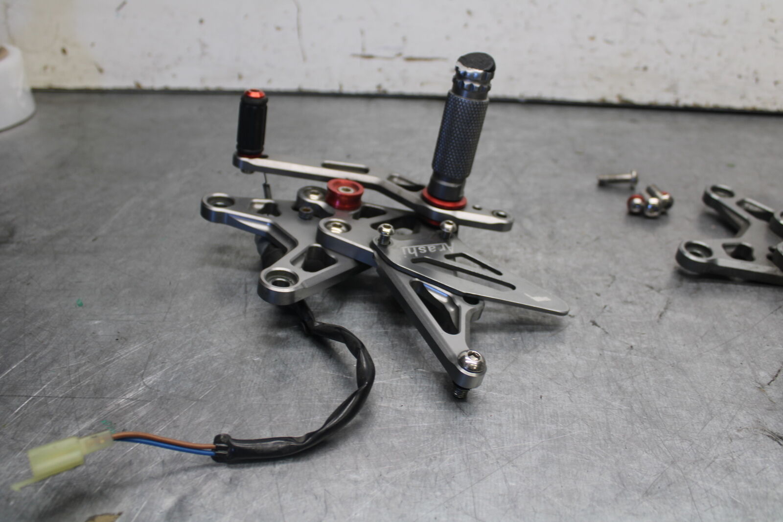 09-12 KAWASAKI NINJA ZX6R RIGHT LEFT REARSETS REAR SET DRIVER FOOT PEGS  BB698