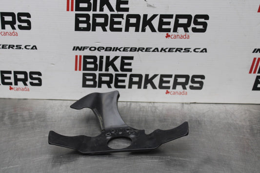 22-25 YAMAHA YZF R7 INNER FRONT UPPER HORN SIGNAL COWL GUARD COVER BB850