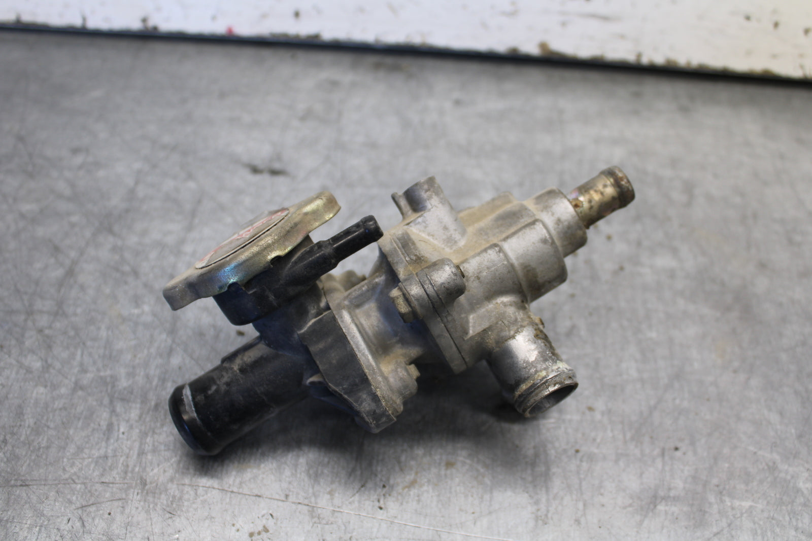 02-04 HONDA VTX1800S THERMOSTAT W HOUSING ASSEMBLY BB712