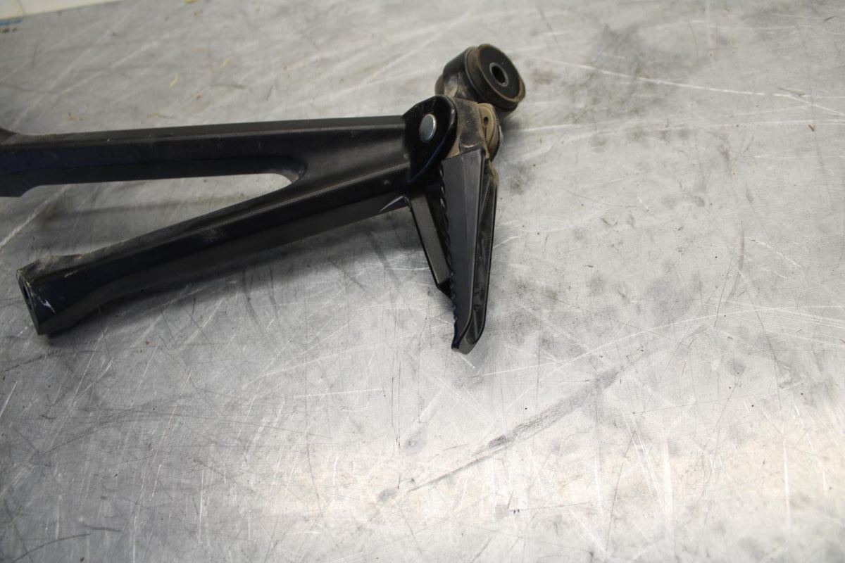 15-21 SUZUKI GSXR600 RIGHT REAR BACK PASSENGER PEG BB463