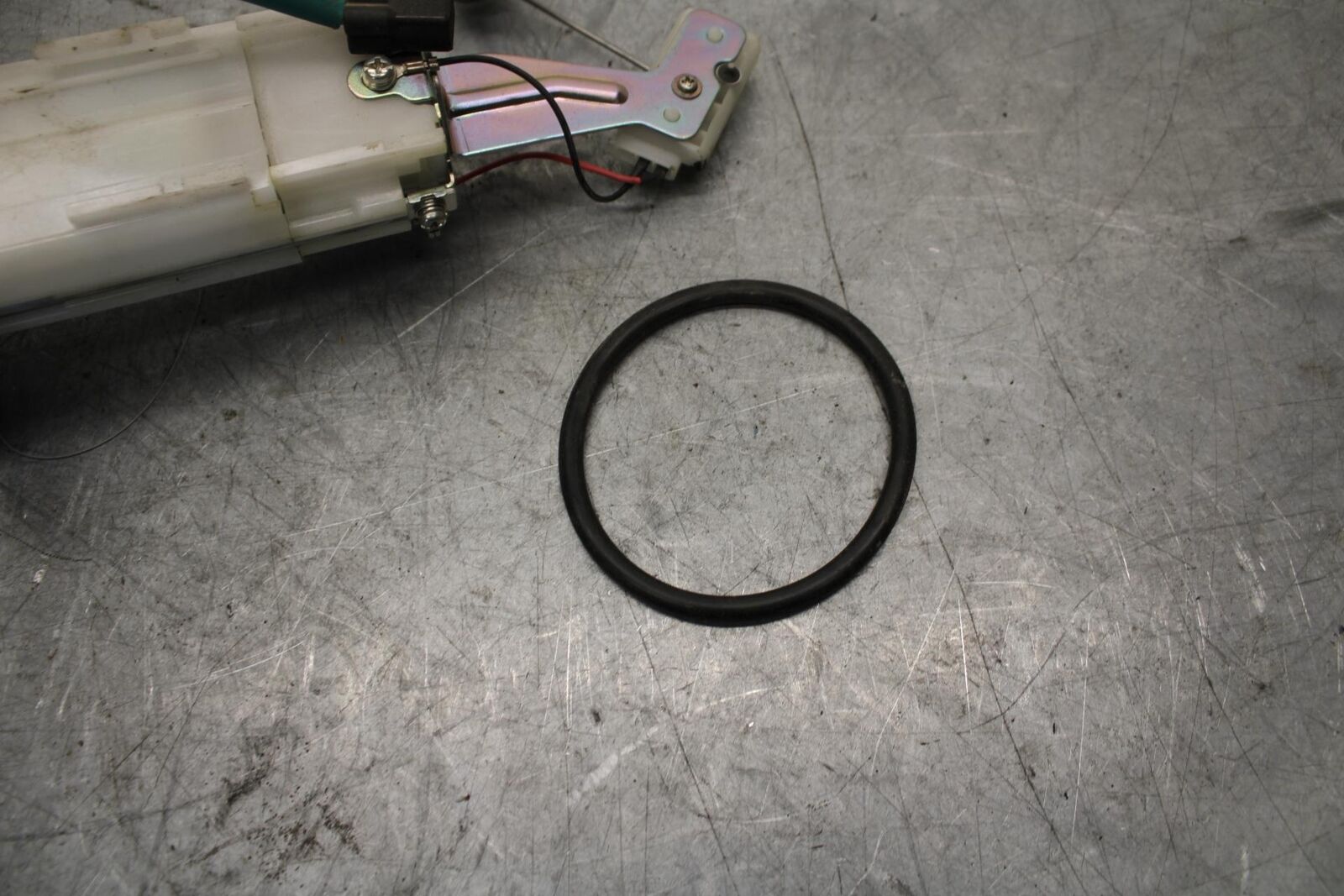 19-20 KAWASAKI NINJA ZX6R FUEL PUMP GAS PETROL SENDER UNIT 49040-0779 BB528