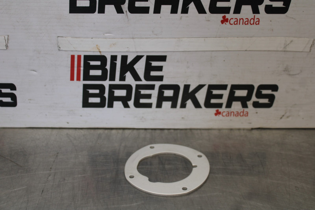 17 YAMAHA YZF R6 FUEL PUMP GAS PETROL SENDER BRACKET MOUNT BB922