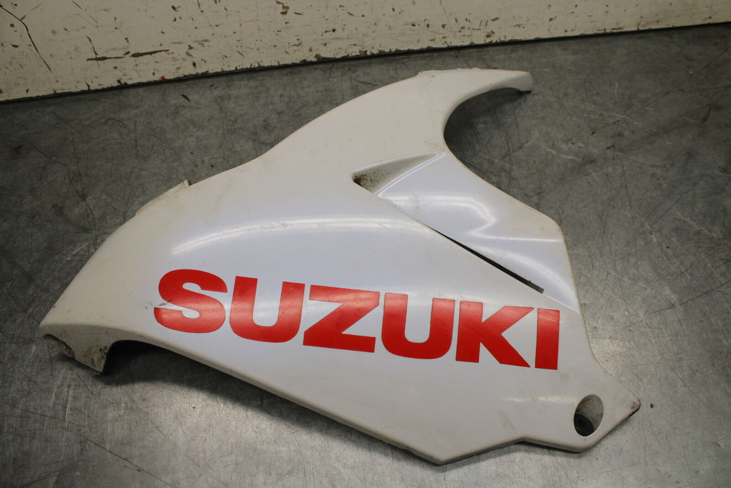 11-23 SUZUKI GSXR 750 LEFT LOWER BOTTOM BELLY SIDE FAIRING COWL BB499