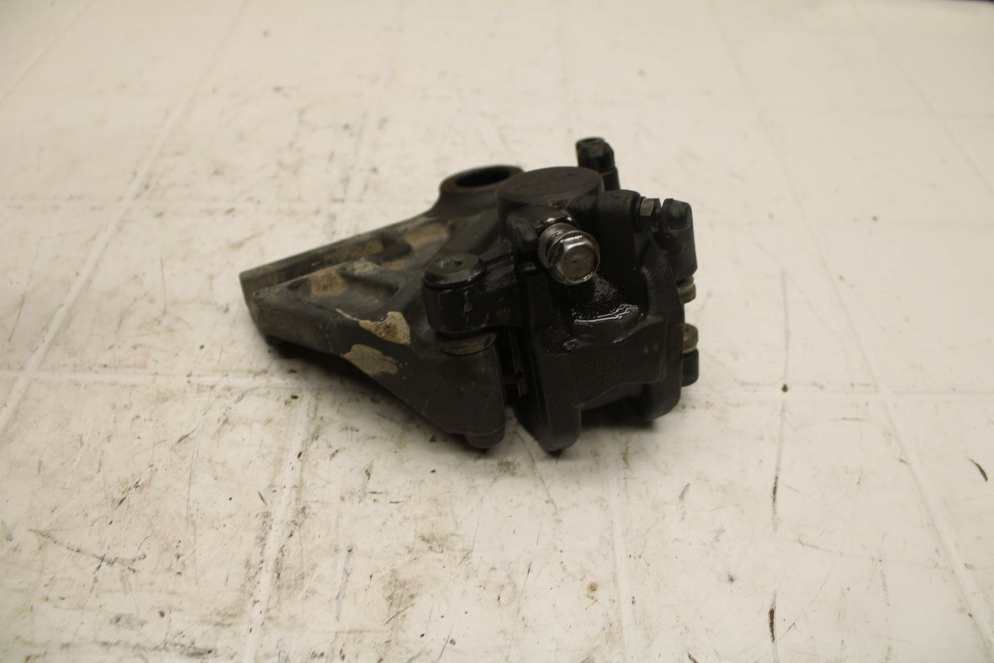 19-20 KAWASAKI NINJA ZX6R REAR BACK BRAKE CALIPER W MOUNT BRACKET BB407