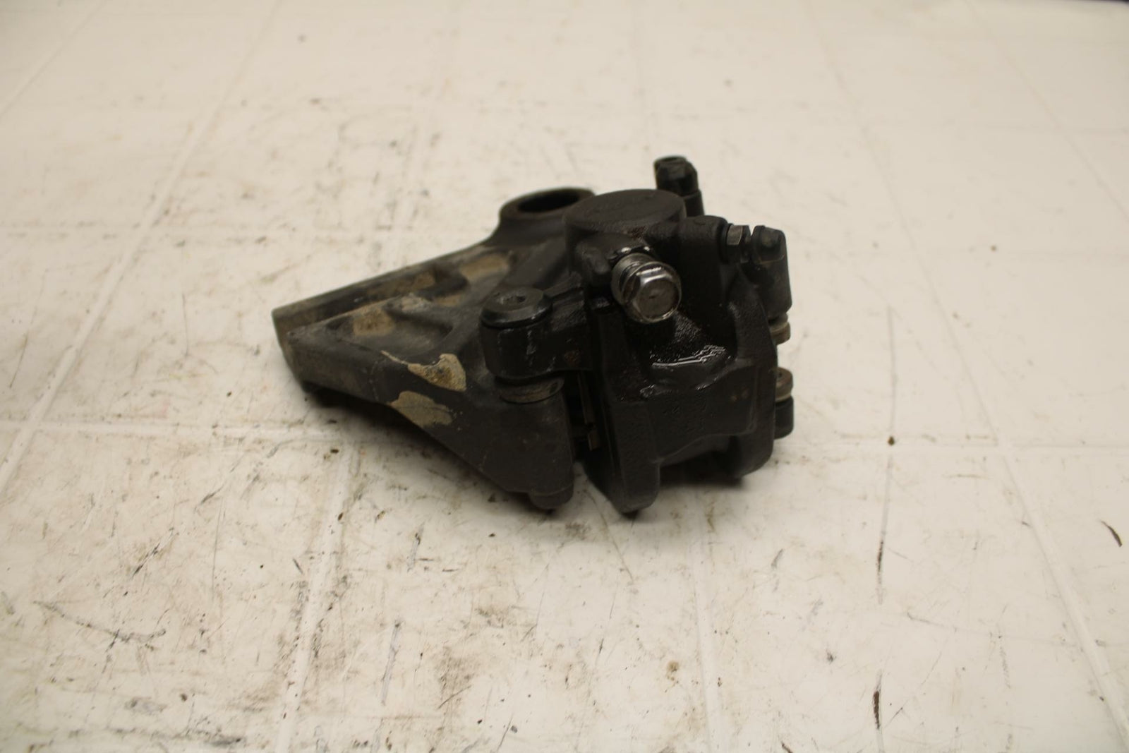 19-20 KAWASAKI NINJA ZX6R REAR BACK BRAKE CALIPER W MOUNT BRACKET BB407