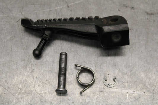 16 KAWASAKI NINJA ZX10R RIGHT FRONT FOOT REST PEG STEP 34028-0140 BB650