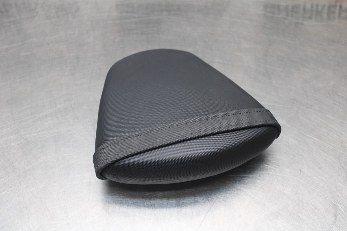 11-23 SUZUKI GSXR 600 REAR BACK PASSENGER TANDEM SEAT PAD SADDLE PILLION BB418