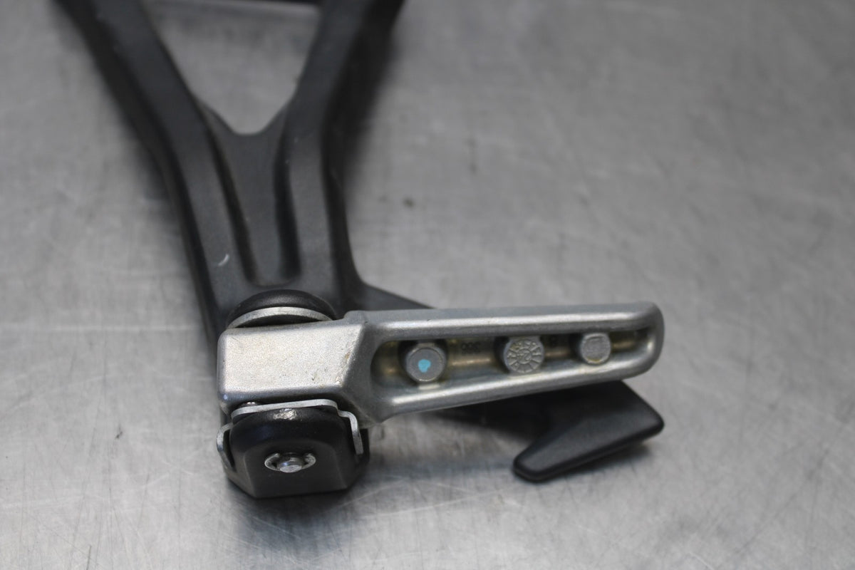 23-26 KAWASAKI NINJA ZX4RR LEFT REAR BACK PASSENGER PEG BB898