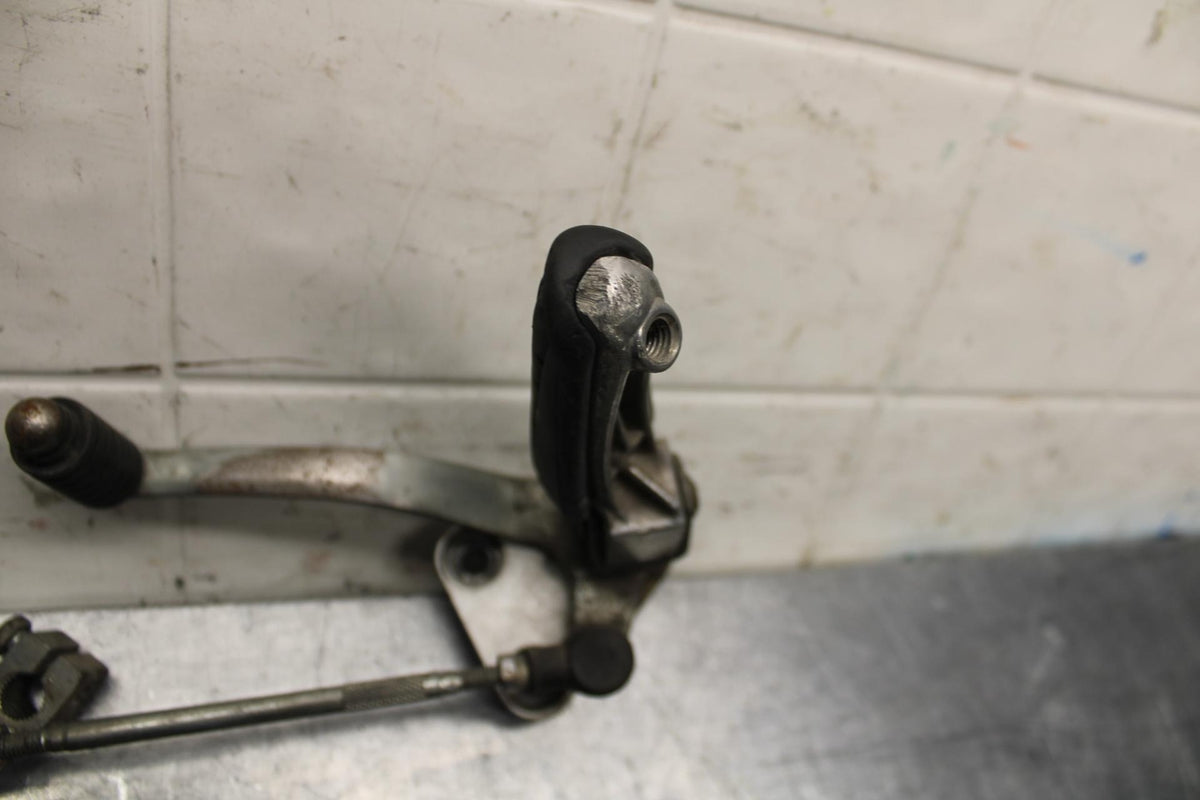 89-90 YAMAHA FZR600 LEFT REARSET REAR SET FOOT PEG W SHIFTER BB76