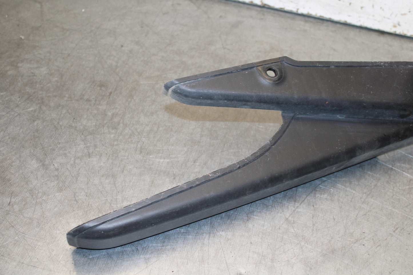 13-15 HONDA CBR500R REAR BACK DRIVE CHAIN GUARD COVER SHIELD 40510-MGZ-J00 BB704