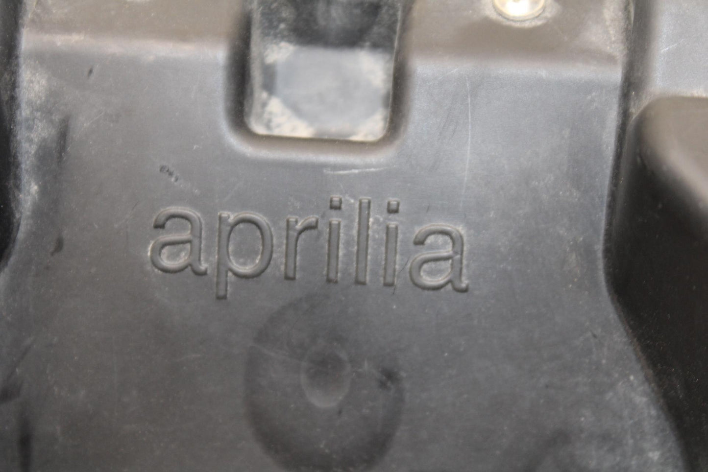 20-23 APRILIA RS660 RBATTERY TRAY PLASTIC BB643