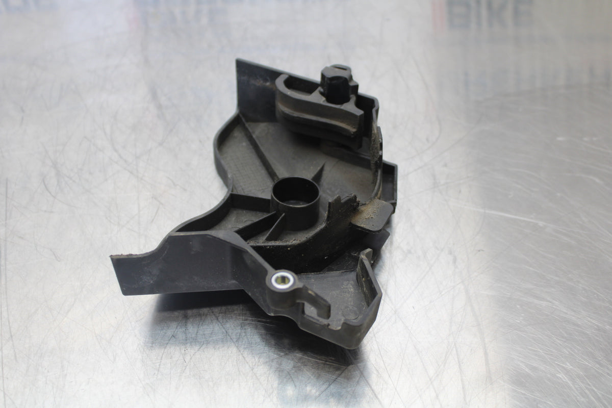 23 YAMAHA YZF R3 ENGINE SPROCKET COVER BB147