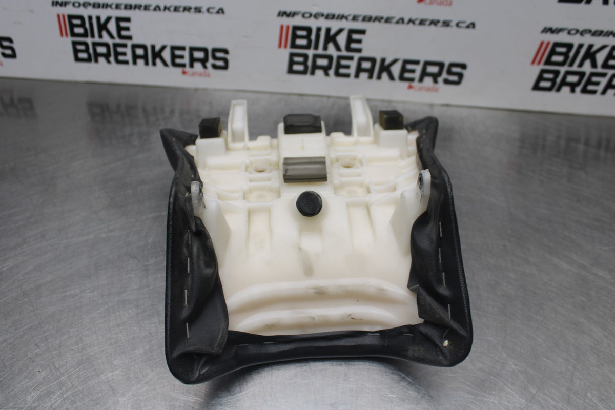 08 SUZUKI SV650 FRONT DRIVERS SEAT PAD SADDLE PILLION BB846